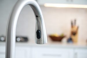 3 Benefits of Installing Touchless Faucets in Your Home